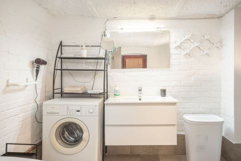 Ádám Apartman83