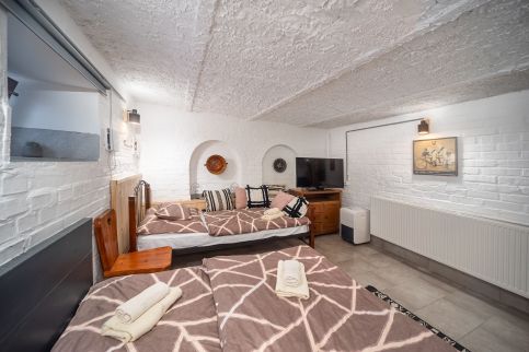 Ádám Apartman96