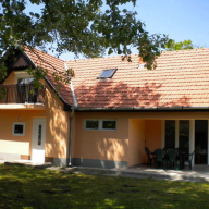 Vadrózsa Apartmanház