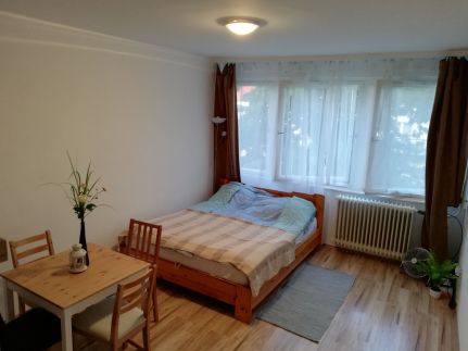 Fehér Apartment