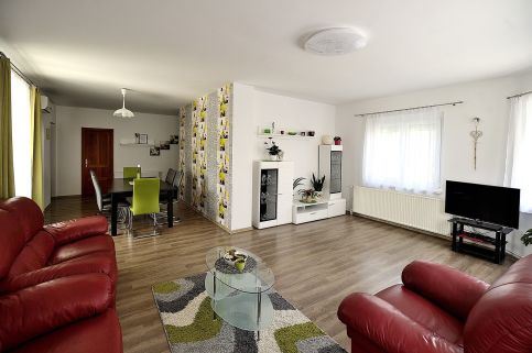 Zöld Apartmanház11