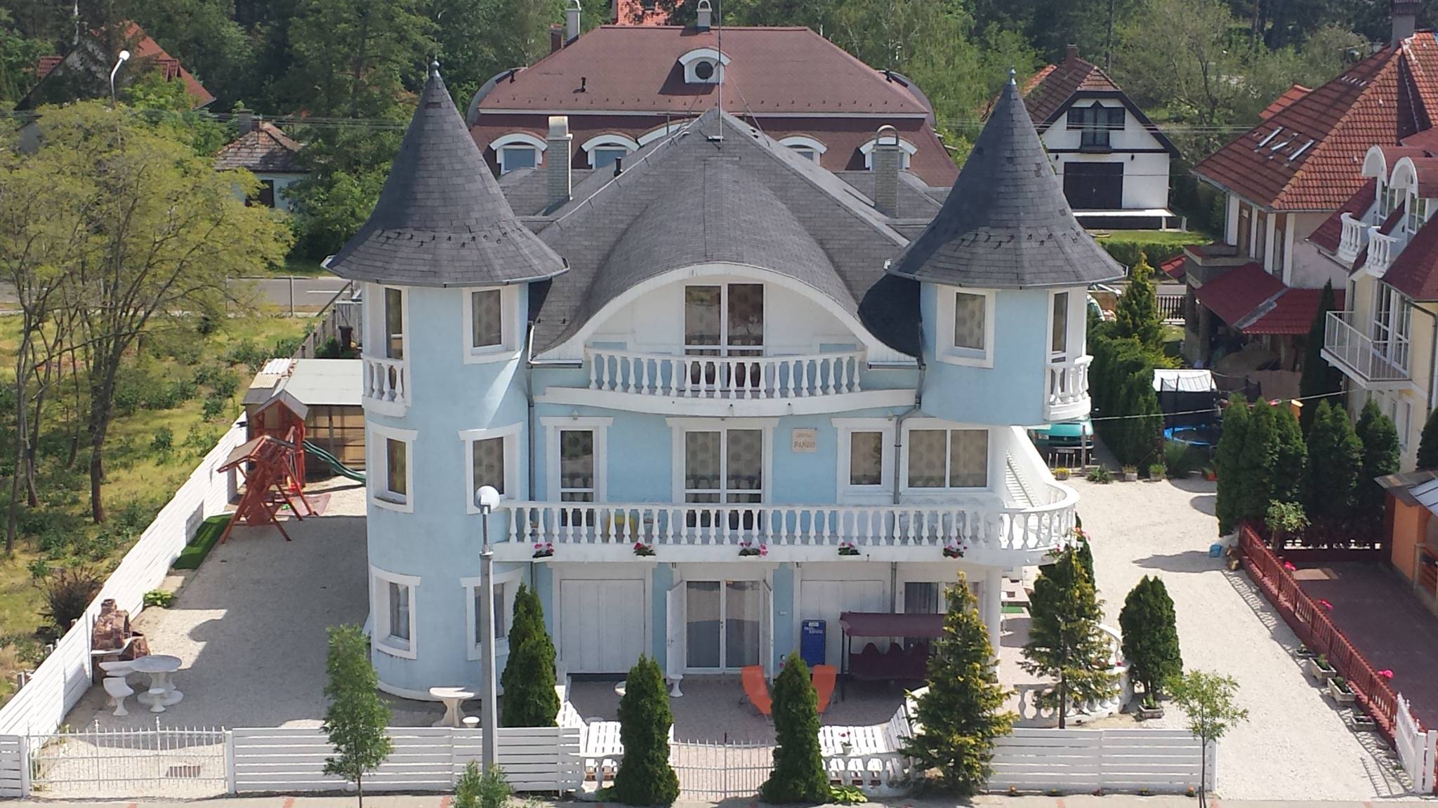 Crystal és Susanne Panzió – Siófok