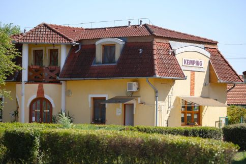 Akácliget Gyógy- és Strandfürdő, Szálláshelyek Karcag – Karcag