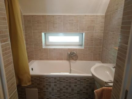 Botond Apartman8