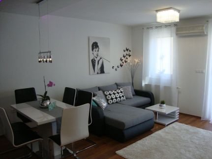 Viola Design Apartman12