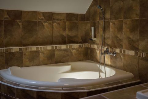 HBH Bajor Sörház és Panzió22