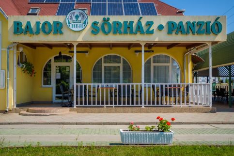 HBH Bajor Sörház és Panzió44