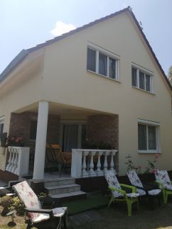 Rózsás Nyaralóház Balatonmáriafürdő – Balatonmáriafürdő