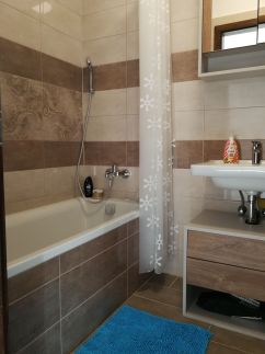 Azúr Wellness Apartman36