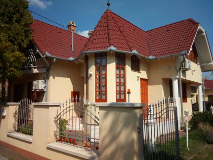 Thália Apartmanház