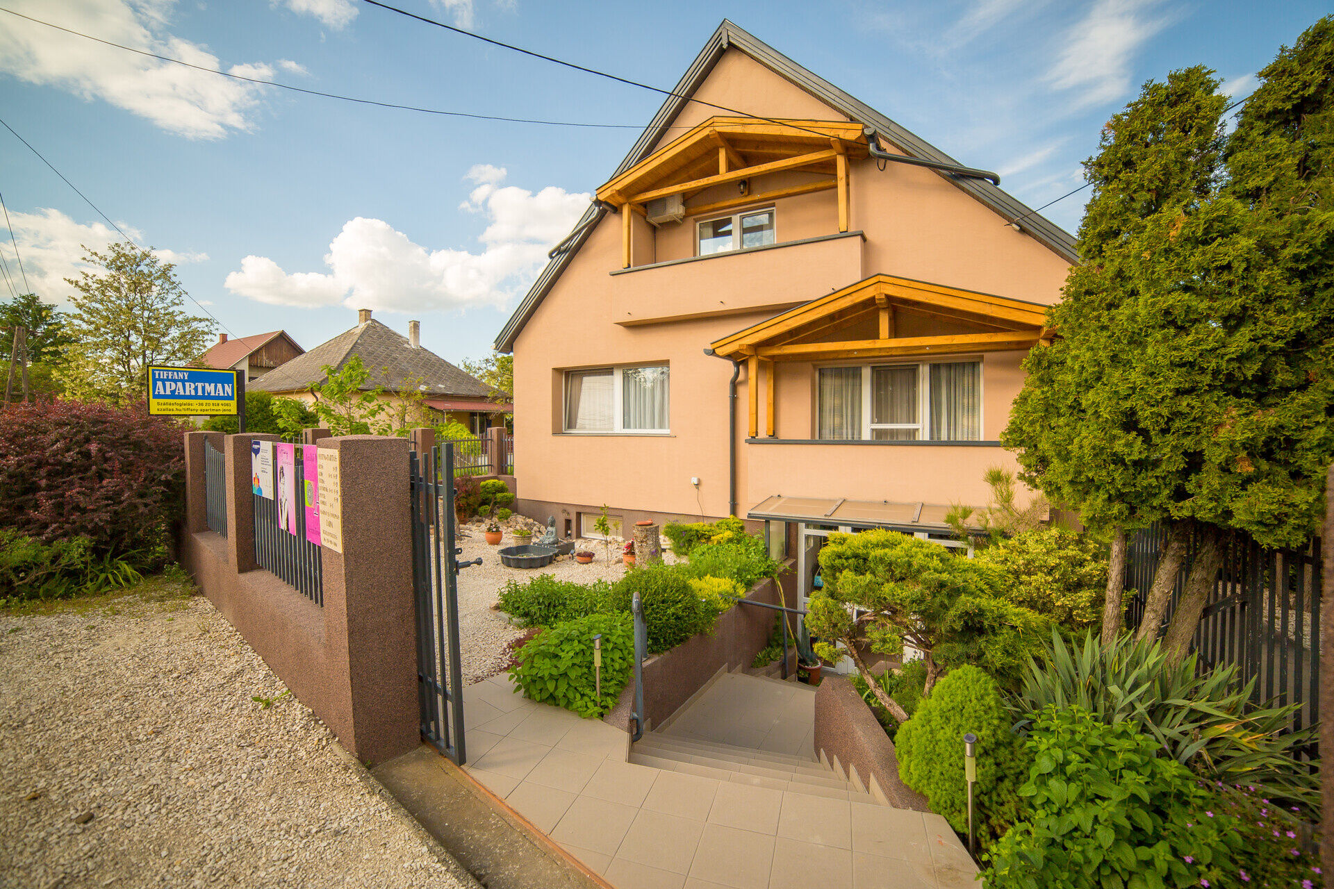 Tiffany Apartman – Jenő
