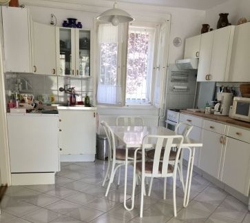 Sárga Villa Balatonkenese11