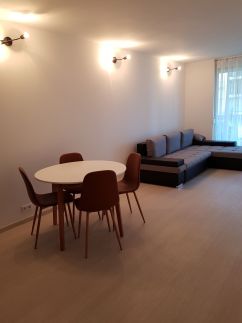 Silver Apartman11