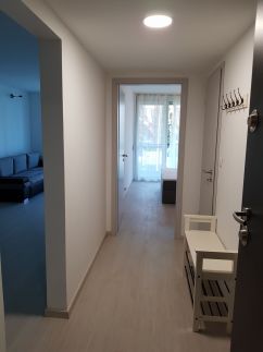 Silver Apartman8