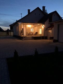 CAFE VYA Apartman