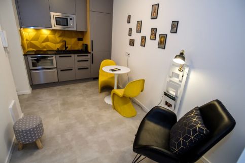 Hello Yellow Apartman5