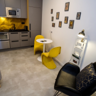 Hello Yellow Apartman