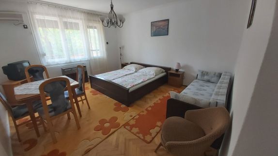 Eszti Apartman