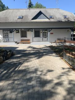 Fenyves Family Rooms & Bungalows15