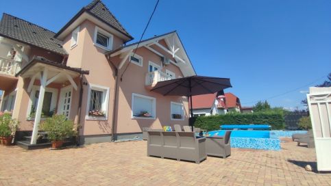 Gréta Apartman8