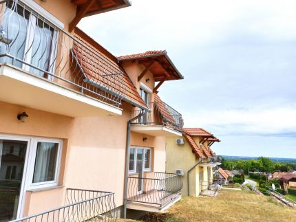 Hillside Apartmanok26