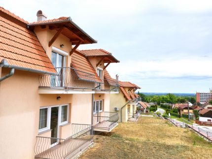 Hillside Apartmanok27