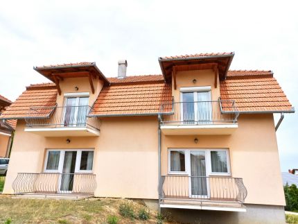 Hillside Apartmanok28