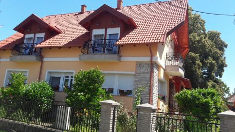 Csillag Apartmanház2