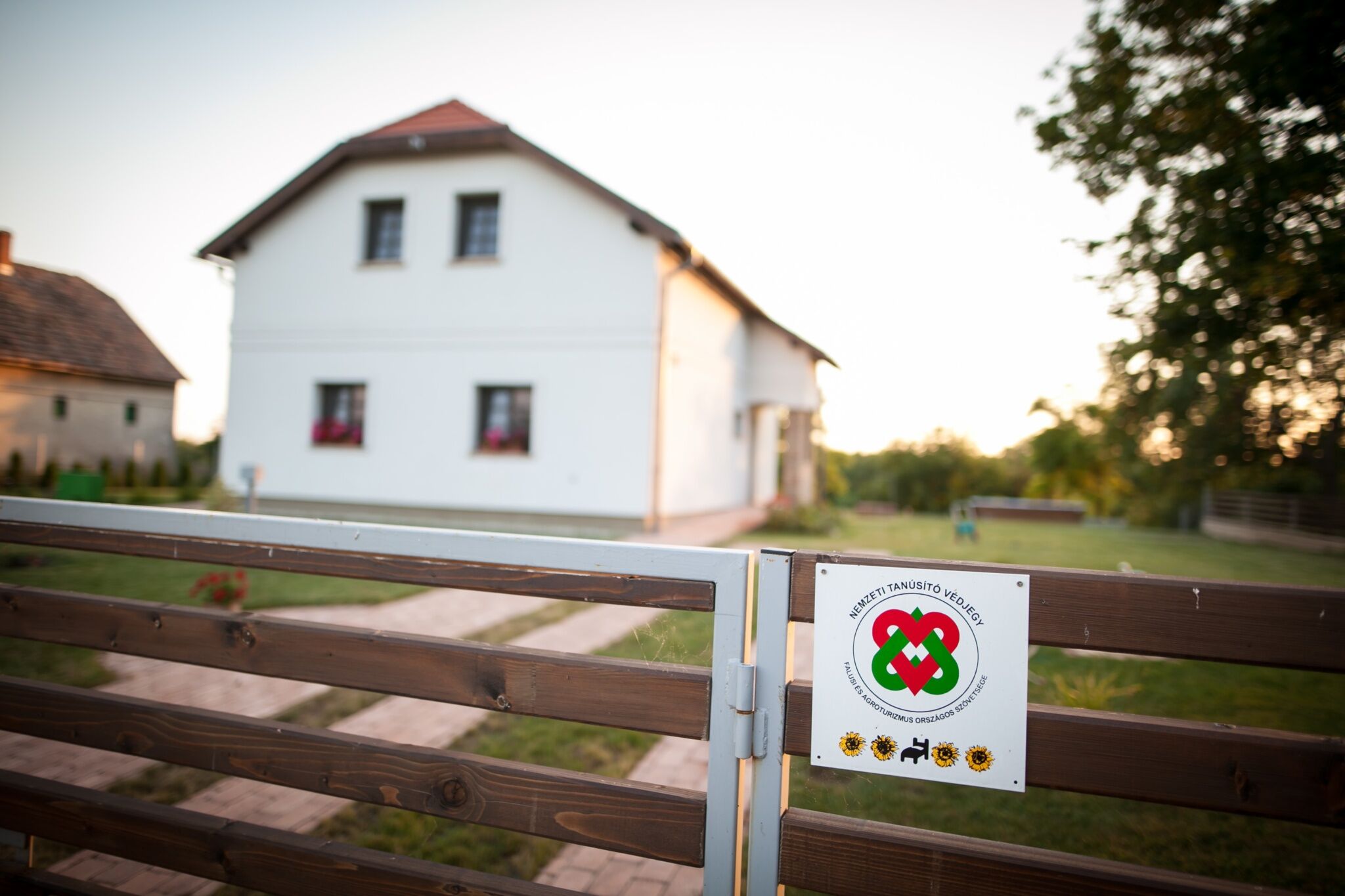 Sári Villa – Lajoskomárom fotó 4