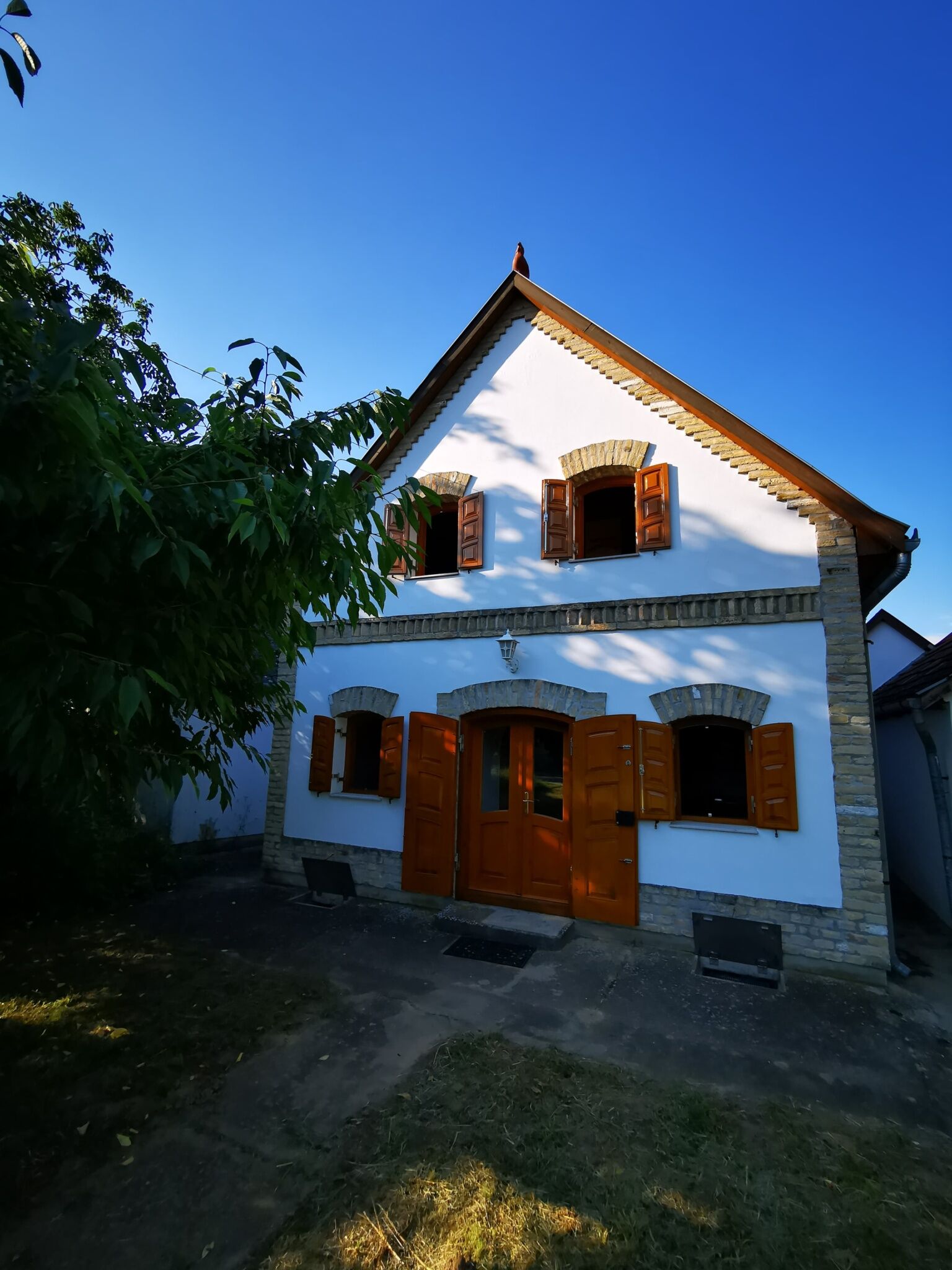 Bajor Pince Apartman – Hajós