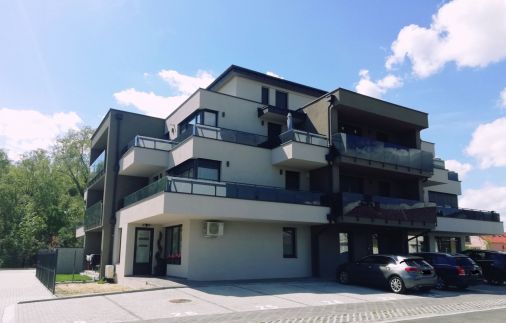 Lakeside Family Apartment