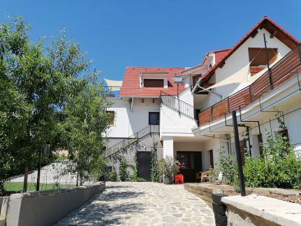 Mandula Kert Apartman11