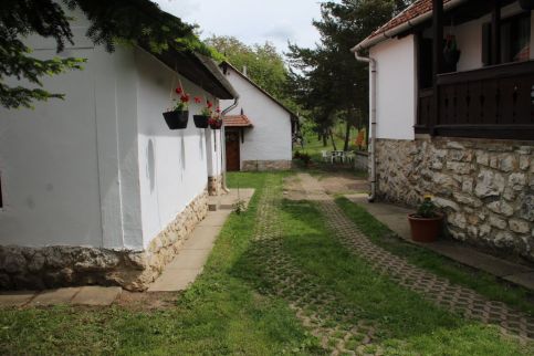 Korkóstoló Vendégházak81