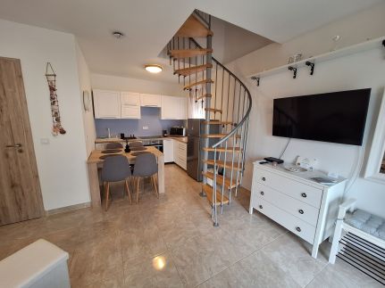 Hajnalka Apartman – Balatonkenese