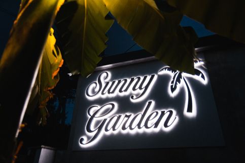 Sunny Garden Apartment20