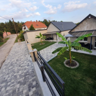 Sunny Garden Apartment