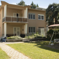 Flóra Aranypart Apartman