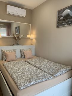 Mia Apartman28