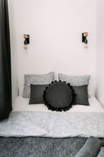 Black & Wood Apartment2