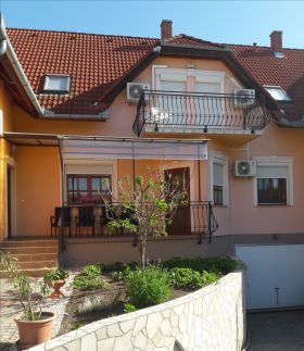 Napsugár Apartman