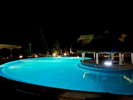 Poolside Apartman32