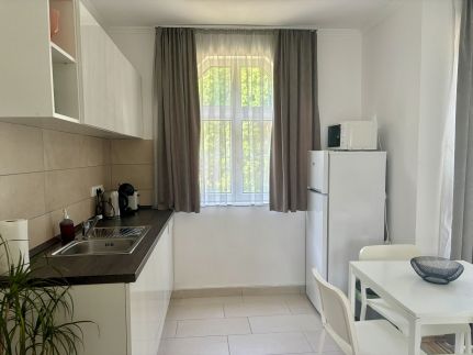 Poolside Apartman33