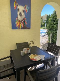 Poolside Apartman27