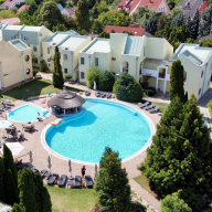 Poolside Apartman