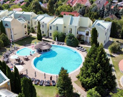 Poolside Apartman