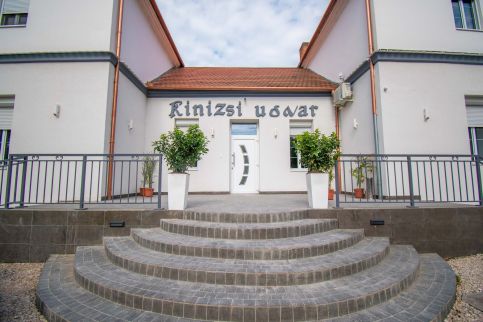 Kinizsi Udvar Apartmanok6