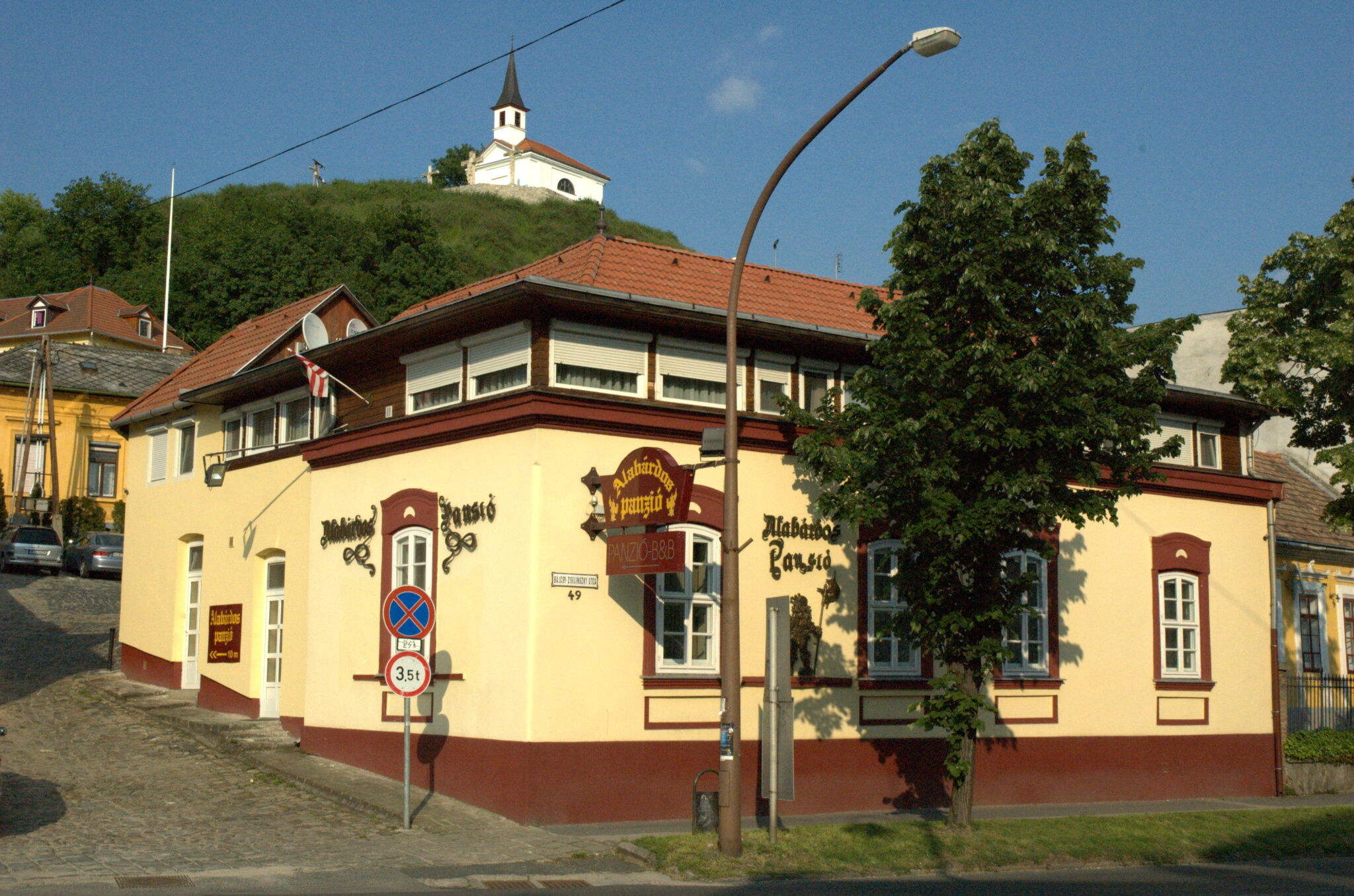 Alabárdos Panzió – Esztergom