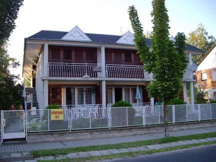 Aranypart 51 Apartman1