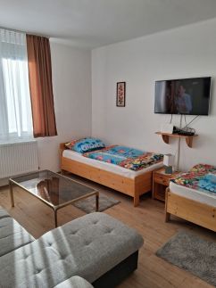 Éva Apartman12