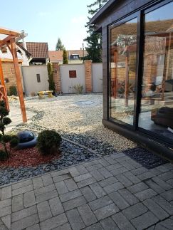 Kőkert Pihenőház85